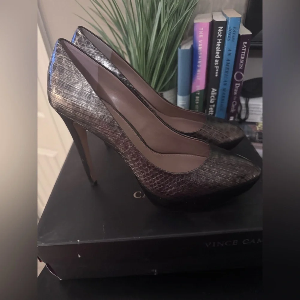 Brand New- Vince Camuto Women’s Snake Skin Platform Pump- Size 9.5